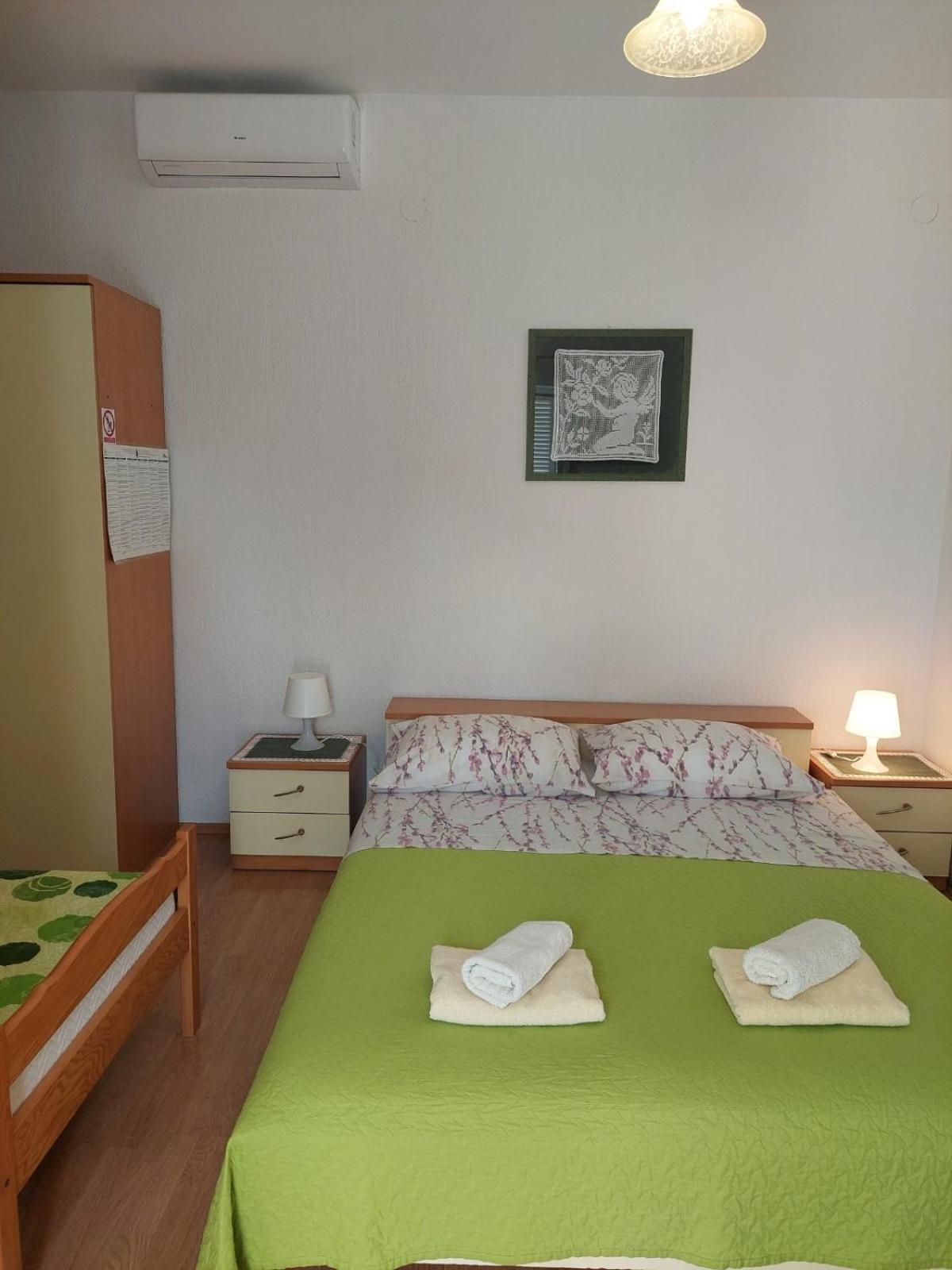 Rooms Hodanic Krk Town Rum bild