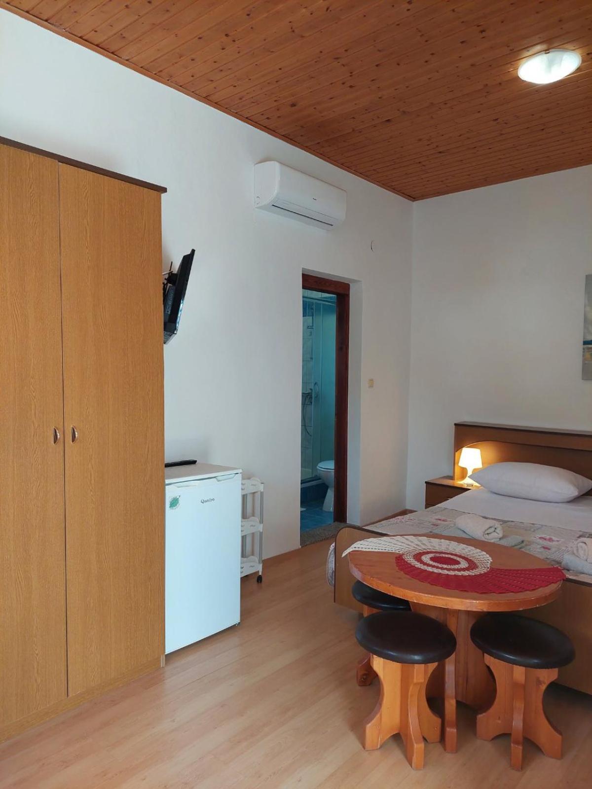 Rooms Hodanic Krk Town Rum bild